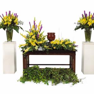 Arrangements de centre saisonniers jaunes et mauves de CARISMA FLORISTS®