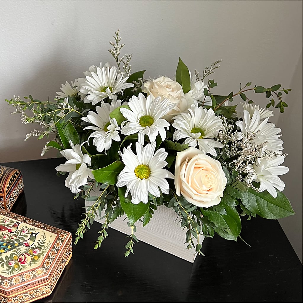Fresh Linen Box Bouquet –  Carisma Florists, Mississauga ON