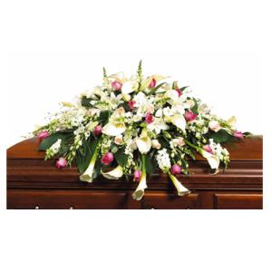 Ramo clásico para ataúd en color blanco y rosa de CARISMA FLORISTS® CFF-025