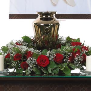 Carisma Florists&reg; Rose and Baby`s Breath Wreath –  Carisma Florists, Mississauga ON