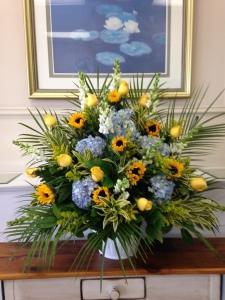 Arrangement spécial Carisma Florists® Blanc, jaune et bleu