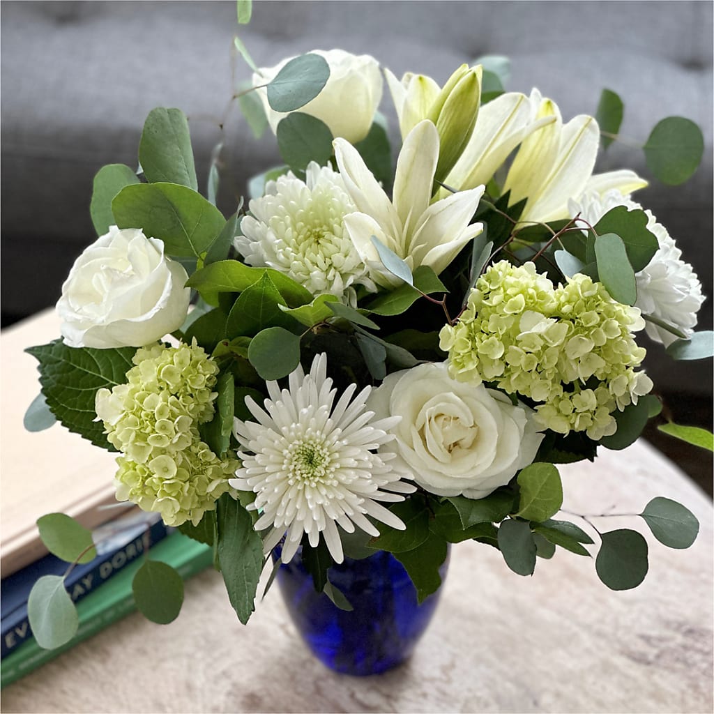 Snowy Dreams Bouquet –  Carisma Florists, Mississauga ON
